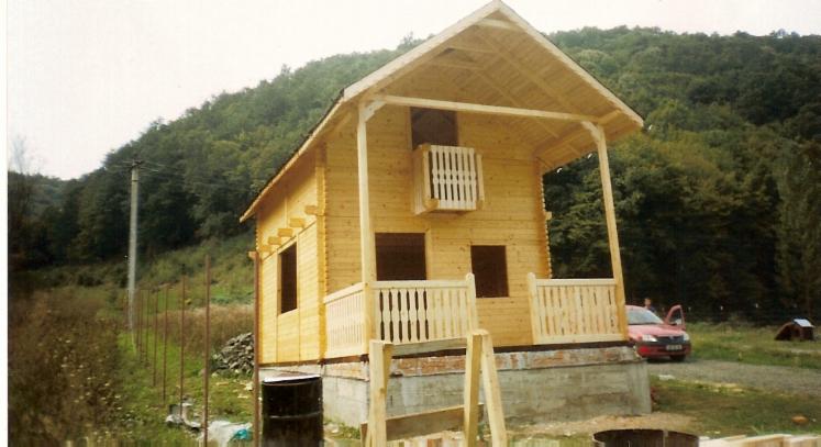 Square milled log house