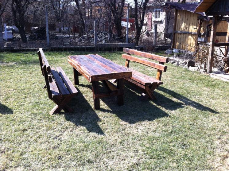 Garden sets, Traditional