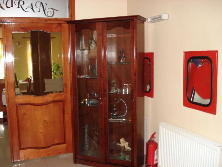 Display cabinets, Country, 10 11 pieces