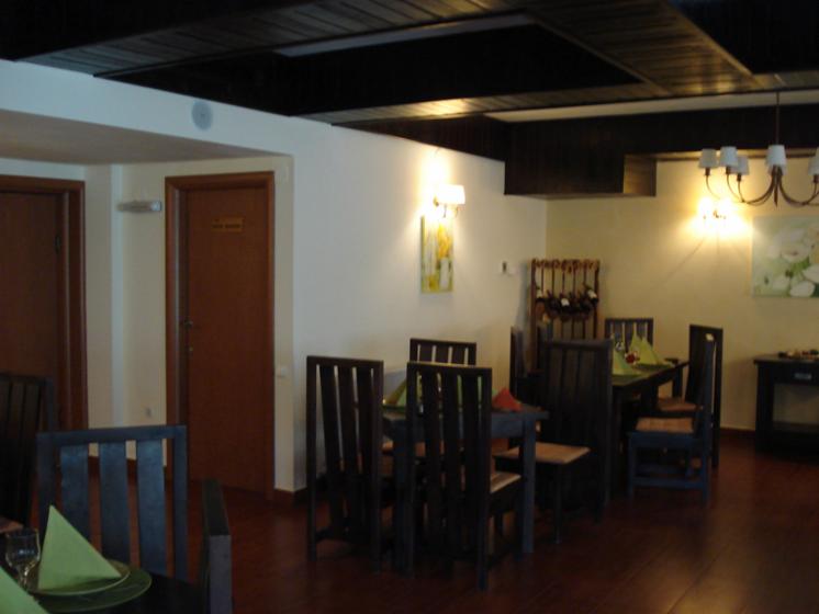 Restaurant chairs, Country, 20 21 pieces