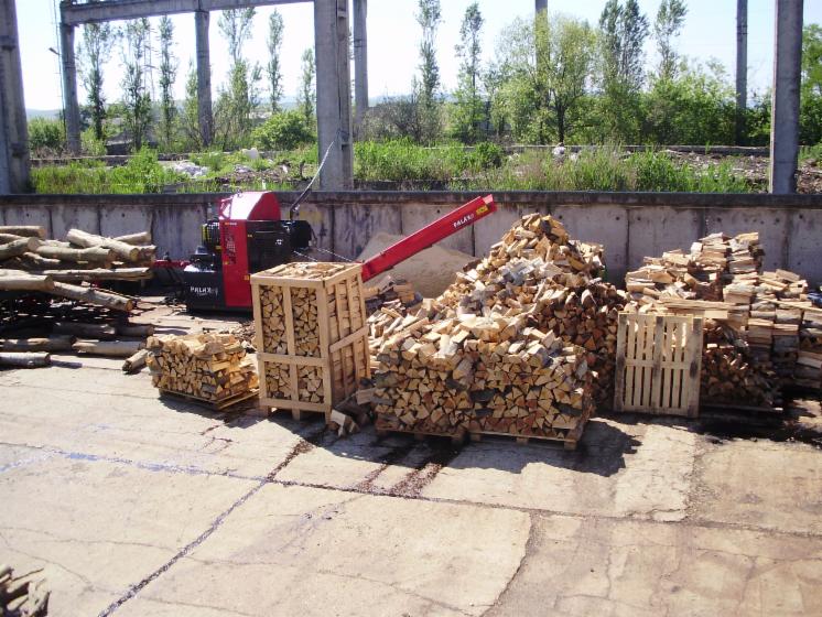 Firewood/woodlogs cleaved