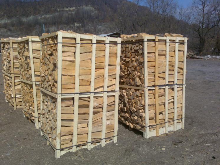 Firewood/woodlogs cleaved