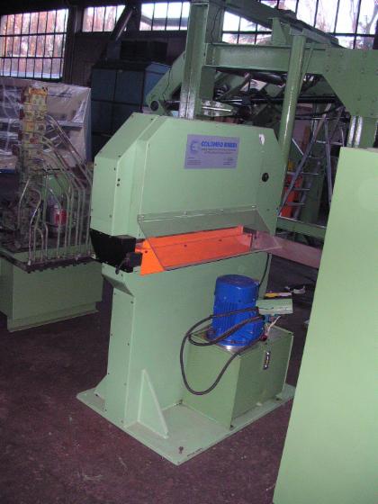Slicing   Cleaving   Chipping   Debarking, Veneer clipper