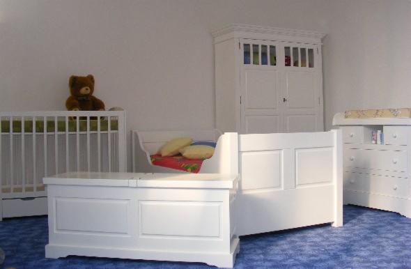 Nurseries, Colonial, 100   100 pieces