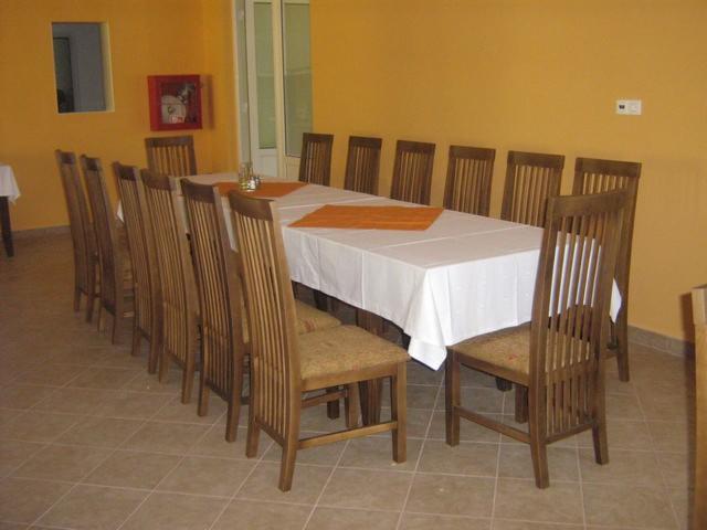 Restaurant tables, Country, 100   100 pieces