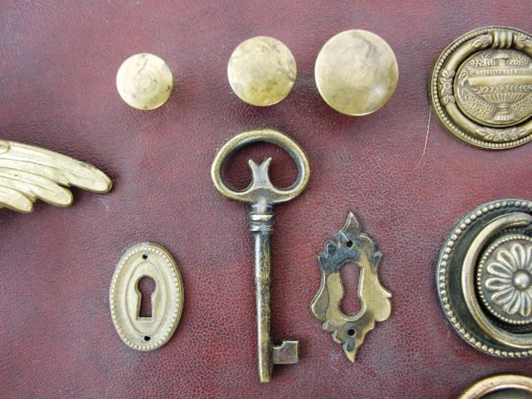 Knobs and pulls
