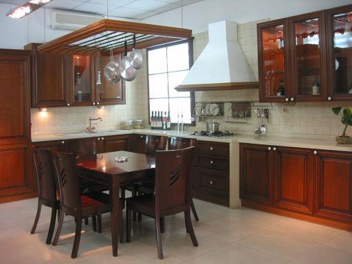 Antine e componenti in legno per cucine
