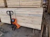 Basınç Uygulanmış Veya Inşaatlık Kereste – Üreticileri Bulun - Çam - Redwood 35 mm * 70 mm * 2440 mm hava kuru 40-400 m3 / ay