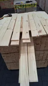 Basınç Uygulanmış Veya Inşaatlık Kereste – Üreticileri Bulun - Elliotis Çam, Taeda Çam 16 mm * 87 mm * 933 mm şeritler fırın kuru 100-2000 m3 / spot itibaren Brezilya